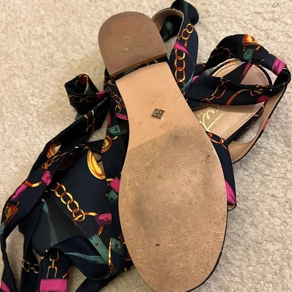 Woman sandals size 7.5 really good condition - Picture 3 of 3